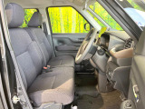 運転席シート廻りは使用感も少なく、良好な状態となっています。前オーナー様が丁寧に使っていたことがよくわかりますね。