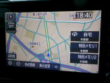 純正ナビを装備。タッチパネル式で使いやすく、お出かけもラクラクです。