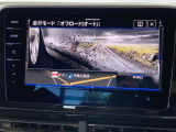 ダンパーの減衰力や電動パワーステアリングの特性を瞬時にコントロールする先進のサスペンションシステム。「ノーマル」「コンフォート」「スポーツ」の3種類のモードをスイッチ一つで選択可能です。