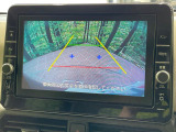 【バックカメラ】駐車時に後方がリアルタイム映像で確認できます。大型商業施設や立体駐車場での駐車時や、夜間のバック時に大活躍!運転スキルに関わらず、今や必須となった装備のひとつです!