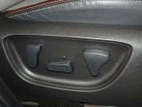 パワーシート搭載。微妙な調整が手軽にでき、ピッタリのポジションで運転することが可能です。