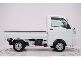 県内13店舗にて常時500台以上ダイハツ車を展示中です。見て、触って、納得のいく一台をぜひ見つけてください。