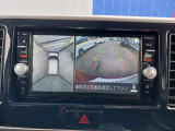 アラウンドビューモニターが装備されてるから、駐車場での車庫入れや、狭い道での走行もカメラで確認が出来るので安心。