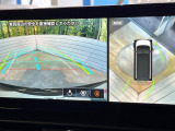 【アラウンドビューモニター】専用のカメラにより、上から見下ろしたような視点で360度クルマの周囲を確認することができます☆死角部分も確認しやすく、狭い場所での切り返しや駐車もスムーズに行えます。