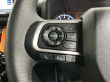 ステアリングにオーディオ操作スイッチが付いています。オーディオ画面に直接タッチしなくても操作が出来ますので、運転に集中できます。