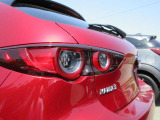 ここから眺めるMAZDA3の色気のあるプロポーションが、カッコイイ!!惚れ惚れしちゃいます(^&forall;^)v