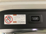 パワーバックドアは荷物の出し入れがしやすい優れものです!スイッチひとつで重いバックドアが締まります!日用品の大量買い出しにも大活躍します!