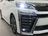 高輝度で点灯速度が速く、しかも消費電力の少ないLEDヘッドライトが装備されています!LEDの明るい光が走行中の視界の確保をサポートして、夜のドライブがより楽しく安全に運転できます♪