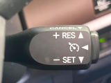 【クルーズコントロール】高速道路もラクラク走行。アクセルを離しても一定速度で走行ができ、長距離運転時の負担を軽減!加速・減速も簡単なスイッチ操作で調整できます。