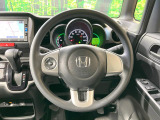 インテリアに合わせたデザインのステアリングは、運転される方のことも考え、運転しやすい形状、大きさです。是非一度、実際に触ってお確かめください。