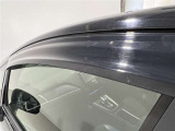 雨の日に便利なサイドバイザー付きです
