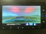 【バックカメラ】運転が苦手な方も車庫入れラクラクです!ギアをリバースに入れれば自動的に切り換わりますので、面倒な操作は不要です♪狭い駐車場もお車を傷つけず安心ですね!