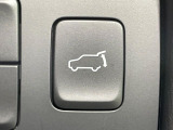 【パワーバックドア】スマートキーや運転席のボタンを押すだけでリアゲートが自動で開閉します!荷物を持っている時や、高い位置にあるバックドアを閉める際に便利な機能です♪