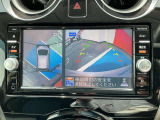『アラウンドビューモニター』はスムーズな駐車と安全確認をサポートします。