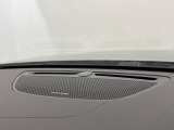 【harman kardon】ハーマンカードンのHi-Fiスペシャリストと共に、モデル別に開発・設計された専用チューニングが臨場感溢れる音響空間を実現しています。