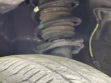 お車を安心してお乗りいただく為には、足回りの定期点検が欠かせません。サービスサポート(有償保証)では無料点検もご提供しており、安心のカーライフをお過ごしいただけるサポート体制が整っています。