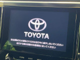 【メーカー純正10型ナビ】インテリアに溶け込むスタイリッシュな「専用設計」メーカーナビを装備♪視認性や操作性など基本性能にも優れ、より上質なカーライフをお楽しみいただけます。