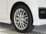 認定中古車では、厳しいHonda認定基準をクリアした厳選されたHonda認定中古車のみ、取り扱っております。「ご購入前の安心」「納車後の信頼」を車両と一緒に提供しております。