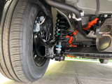 お車を安心してお乗りいただく為には、足回りの定期点検が欠かせません。サービスサポート(有償保証)では無料点検もご提供しており、安心のカーライフをお過ごしいただけるサポート体制が整っています。