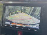 【バックカメラ】駐車時に後方がリアルタイム映像で確認できます。大型商業施設や立体駐車場での駐車時や、夜間のバック時に大活躍!運転スキルに関わらず、今や必須となった装備のひとつです!