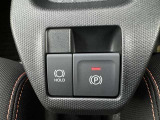 ★電動パーキングブレーキ★スイッチで作動・解除。「P」シフトで自動作動、「P」シフト以外にシフトで解除されるオート機能!