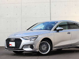 ●Audiが最初に採用したLEDポジショニングランプ。シャープなラインで昼間でも点けていたいと思うほど上品でオシャレです。夜間走行時はさらに目立ちます!