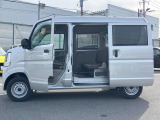 大きく開くドアで乗り降りらくらく☆