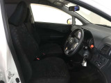 高いホールド性で運転姿勢が安定します。長距離ドライブでも疲れにくいのが魅力です。快適なドライビングライフをお送りください♪