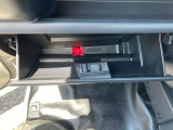 車検証入れや小物が入ります。