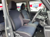 ひじ掛けが付いて運転が楽です