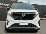 LEDヘッドライトです。ロービームにシャープな白光色のLEDランプを採用しました。