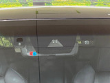 【トヨタセーフティセンス】走行中に前方の車両等を認識し、衝突しそうな時は警報とブレーキで衝突回避と被害軽減をアシスト。より安全にドライブをお楽しみいただけます。