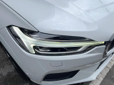 【LEDヘッドライト】悪天候や夜間走行時も良好な視界を確保し、安心して運転できる高輝度LEDヘッドライト!北欧神話に登場する「トールハンマー」をモチーフにした、一目でボルボとわかるデザインです。
