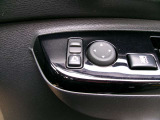 ドアミラーの鏡面の調節、格納は運転席からすべて操作できます!