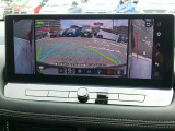 【アラウンドビューモニター】空から見下ろした映像がナビ画面にて確認可能です。駐車もラクラクですよ♪