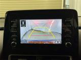 バックモニターつきですから車庫入れもラクになりますね。とても便利でうれしい安全装備です(^^♪