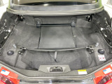 積み下ろしのしやすいデッキにはたっぷりと荷物を積み込んでいただけます。遊びから仕事まで、様々なシーンで頼れます♪
