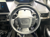 インテリアに合わせたデザインのステアリングは、運転される方のことも考え、運転しやすい形状、大きさです。是非一度、実際に触ってお確かめください。