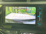【バックカメラ】駐車時に後方がリアルタイム映像で確認できます。大型商業施設や立体駐車場での駐車時や、夜間のバック時に大活躍!運転スキルに関わらず、今や必須となった装備のひとつです!