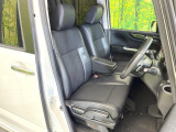 運転席シート廻りは使用感も少なく、良好な状態となっています。丁寧に使われていたことがよくわかりますね。