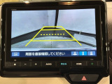 リバースギアに入れるだけで後方の表示へ切り替わります。夜間や雨の日の駐車も楽になりますよ。