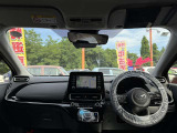見通しのよいすっきりとした視界で、誰でも運転しやすいです。運転のしやすさは疲れにくさにも繋がりますよ♪