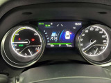 視認性に優れたメーターを採用しており、走行中でも車速や情報が分かりやすく表示されます。運転時の視線移動をむりのない範囲に抑え、快適で安心感のあるドライブをサポートします。