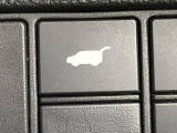 【パワーバックドア】スマートキーや運転席のボタンを押すだけでリアゲートが自動で開閉します!荷物を持っている時や、高い位置にあるバックドアを閉める際に便利な機能です♪
