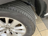 タイヤ残り溝もバッチリ!溝が少ないとスリップしたりブレーキ時の制動距離が長くなってしまいます。交換までまだまだ余裕があるのは経済的にも助かります。