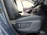 パワーシート搭載。微妙な調整が手軽にでき、ピッタリなポジションで運転することが可能です。