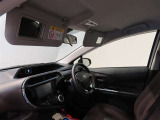 運転席、助手席にバニティミラーついております。
