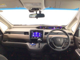 【前方視界】開放的な前方視界!運転がしやすく疲れにくいです♪窓が大きく、見通しがとっても良いおクルマですよ♪