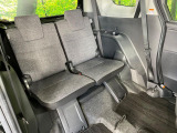 床下収納式のサードシートです。座席部分をコンパクトに収納でき、広大な荷室スペースとしてお使いいただけます!乗車人数や荷物の量など利用シーンに合わせて3列目を有効活用でき、とっても便利♪