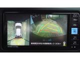 車を上から見下ろした視点で駐車をサポートするパノラマビューを搭載。運転席から確認しにくい車両周囲の状況を確認できます。